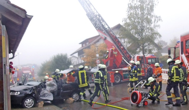 Alle Hnde voll zu tun hatte die Feuer...gen Aufgabenstellungen gespickt war.    | Foto: Cornelia Selz