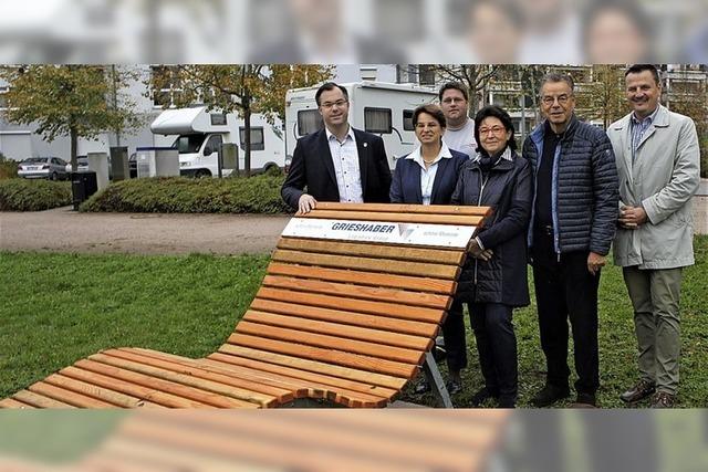 13 Sonnenliegen fr 15 000 Euro gespendet