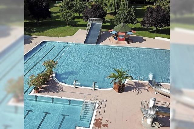 Sonniges Schwimmbadwetter lsst den Wasserverbrauch der Gemeinde Btzingen in die Hhe schnellen