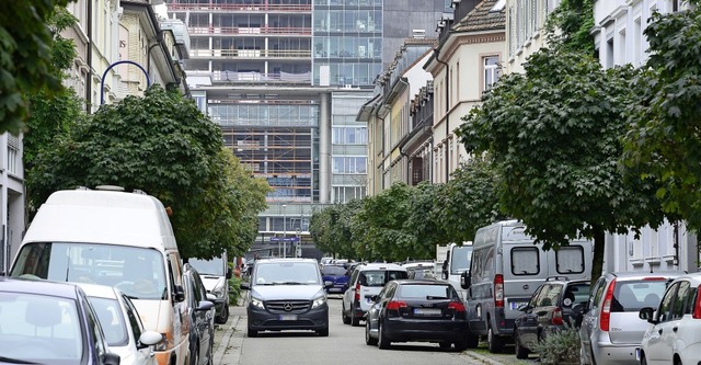 Ein freier Parkplatz auf der Strae? I...he: Freiburgs Straen sind verstopft.   | Foto: Ingo Schneider