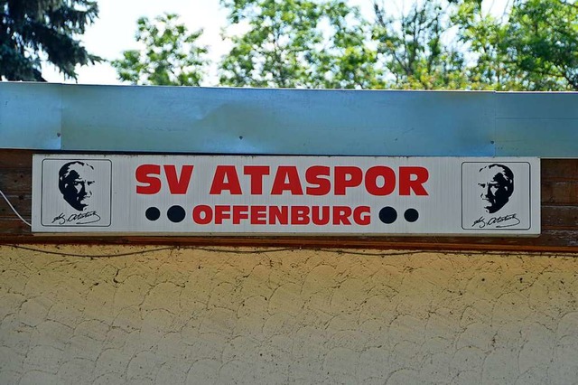 Der Ata Spor Offenburg 1985 hat sein V...in auf dem benachbarten DJK-Platz aus.  | Foto: Ralf Burgmaier
