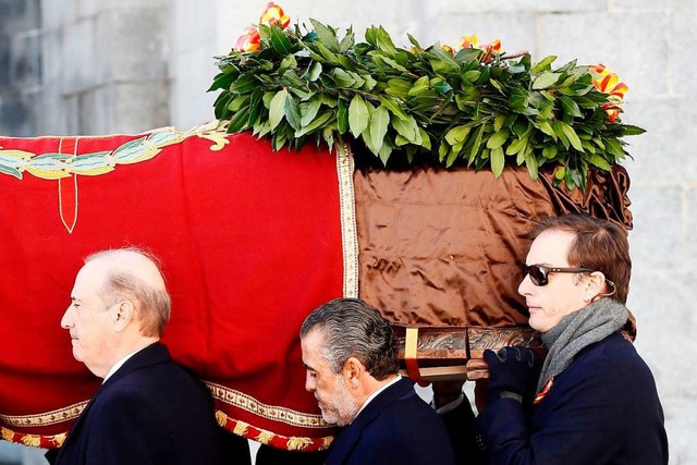 Spaniens frherer Diktator Franco im Beisein seiner Familie exhumiert  | Foto: MARISCAL (AFP)