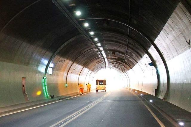 77-Jhriger radelt auf der Schnellstrae und durch den Hugenwaldtunnel