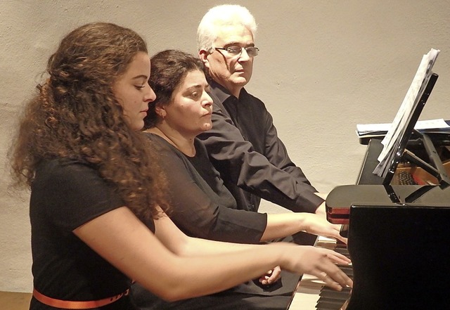 Sechshndig an einem Flgel: Klavierfa... Guido Heinke (von links nach rechts)   | Foto: Bianca Flier