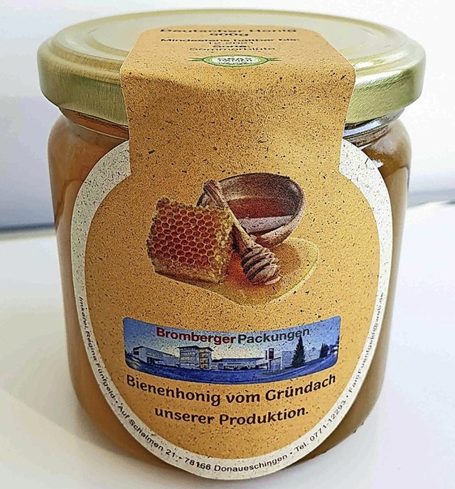 Der &#8222;Honig vom Grndach&#8220; i...ichen Etikett aus Graspapier versehen.  | Foto:  Christof Bromberger