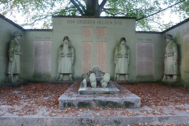 Das Kollnauer Kriegerdenkmal trgt die...es durch moderne Kunst ergnzt werden.  | Foto: Sigrun Rehm