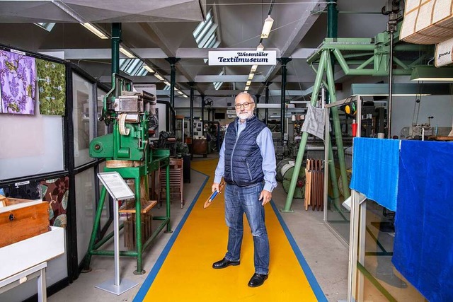 Wolfgang Dbelin im Wiesentler Textilmuseum, in dem er ehrenamtlich arbeitet.   | Foto: Joss Andres