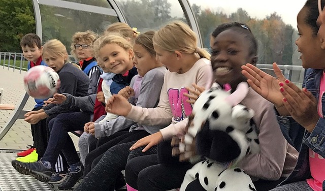 Die Kinder auf der Bank feuerten die Spieler lautstark an.   | Foto: Privat