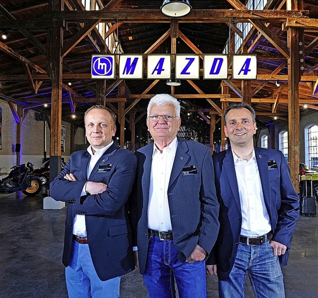 Walter Frey (Mitte) mit seinen Shnen Markus (links) und Joachim.  | Foto: Mazda Werksfotos
