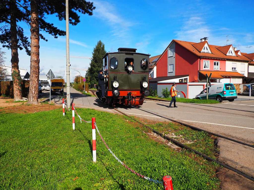 Festlich geschmckt dampfte der Jubilumszug am Freitag von Kandern nach Haltingen und zurck.