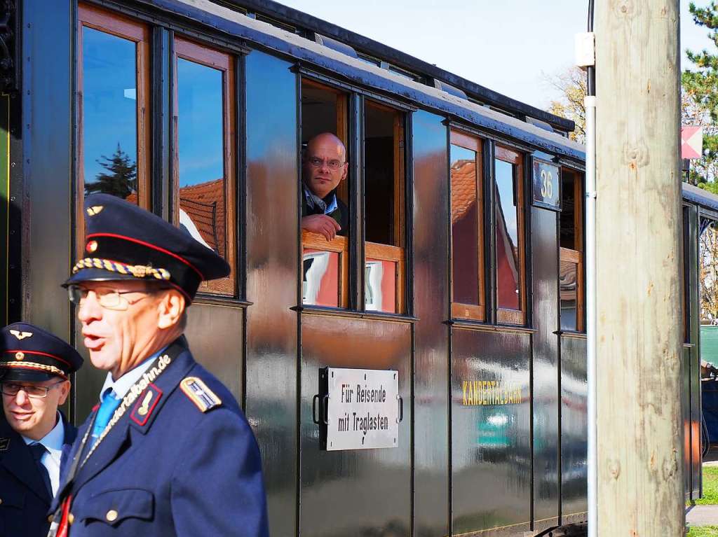 Festlich geschmckt dampfte der Jubilumszug am Freitag von Kandern nach Haltingen und zurck.