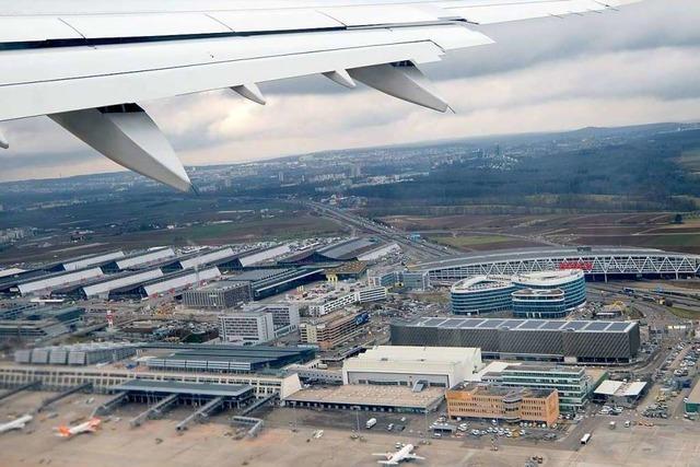 Feuerwehr evakuiert Hotel am Flughafen Stuttgart bei Brand