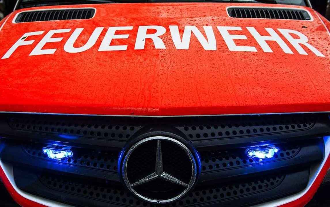 Die Polizei vermeldet zwei Fahrzeugbr�nde in der Nacht zum Samstag (Symbolbild).  | Foto: Paul Zinken