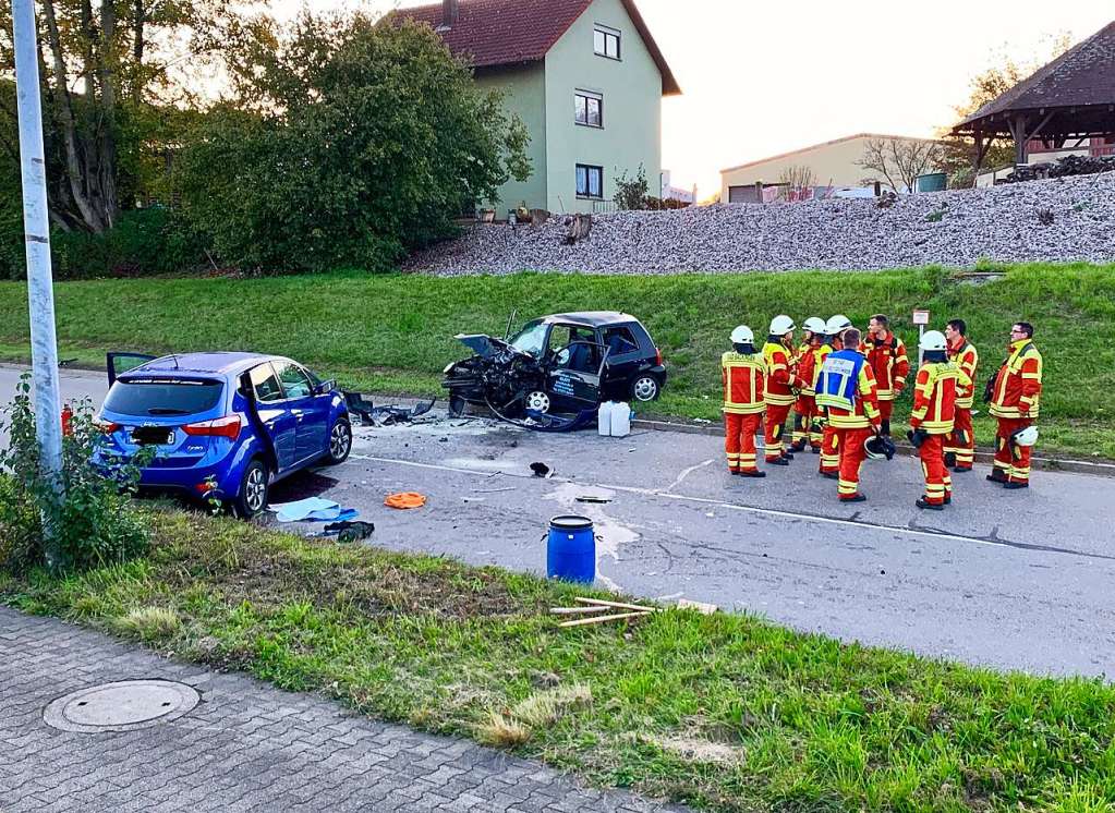 Drei Verletzte Bei Schwerem Unfall Auf Der Säckinger Jurastraße - Bad ...