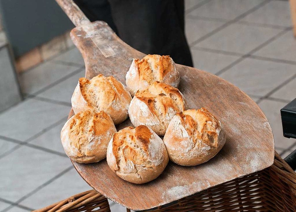 Ofenfrische Krusties aus dem Holzofen gibt es freitags.  | Foto: BIRGIT-CATHRIN DUVAL 