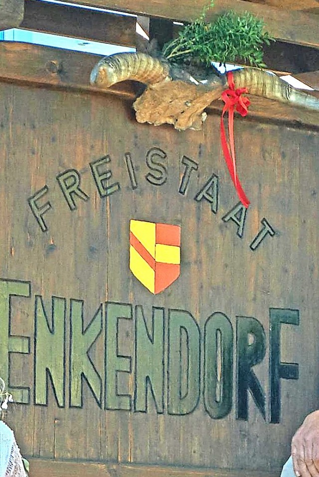 Das Enkendorf-Schild erstrahlt in neuem Glanz.   | Foto: Julia Becker