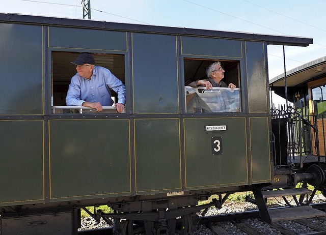 Bahnfahren wie anno dazumal &#8211; G...en die Fahrt im Museumszug Chanderli.   | Foto: Herbert Frey