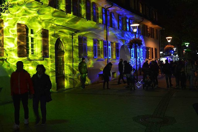 Die Innenstadt erlebten die Sptbummler  mal in einem anderen Licht.  | Foto: Horatio Gollin