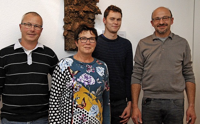 Georg Moosmann, Bettina Schtzle, Simo... zufrieden mit dem diesjhrigen Wein.   | Foto: Dorothea Scherle