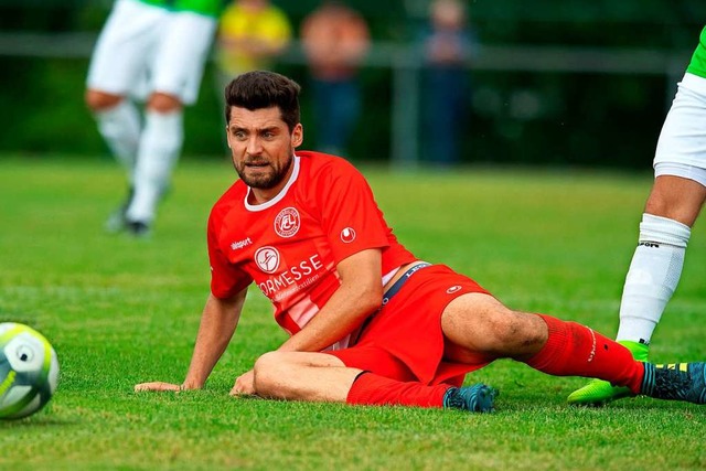 Er kann auch im Sitzen Tore erzielen, ...er Mann fr die Tore beim FC Lffingen  | Foto: Wolfgang Scheu