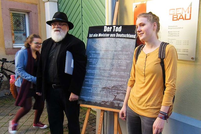 Hans-Peter Goergens und Amelie Vollmer...n Kolonialismus zu ihrem Recht kommen.  | Foto: Susanne Kerkovius