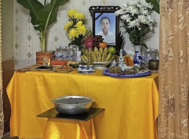 Ein Altar mit einem Foto der erfrorene...Thi Tra My in ihrem Zuhause in Vietnam  | Foto: STR (AFP)