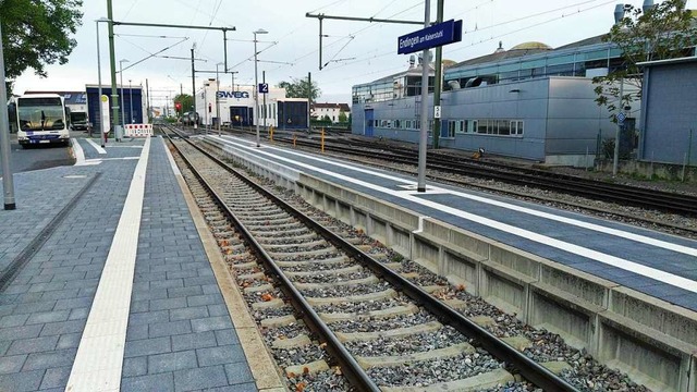 Der Endinger Bahnhof wird demnchst im...fahren bekanntlich nicht auf Schienen.  | Foto: Martin Wendel