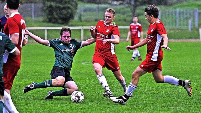 Keine Chance hatten Christian Bhler (... mit Lukas Saiger und Bastian Bodnik.   | Foto: Pressebro Schaller