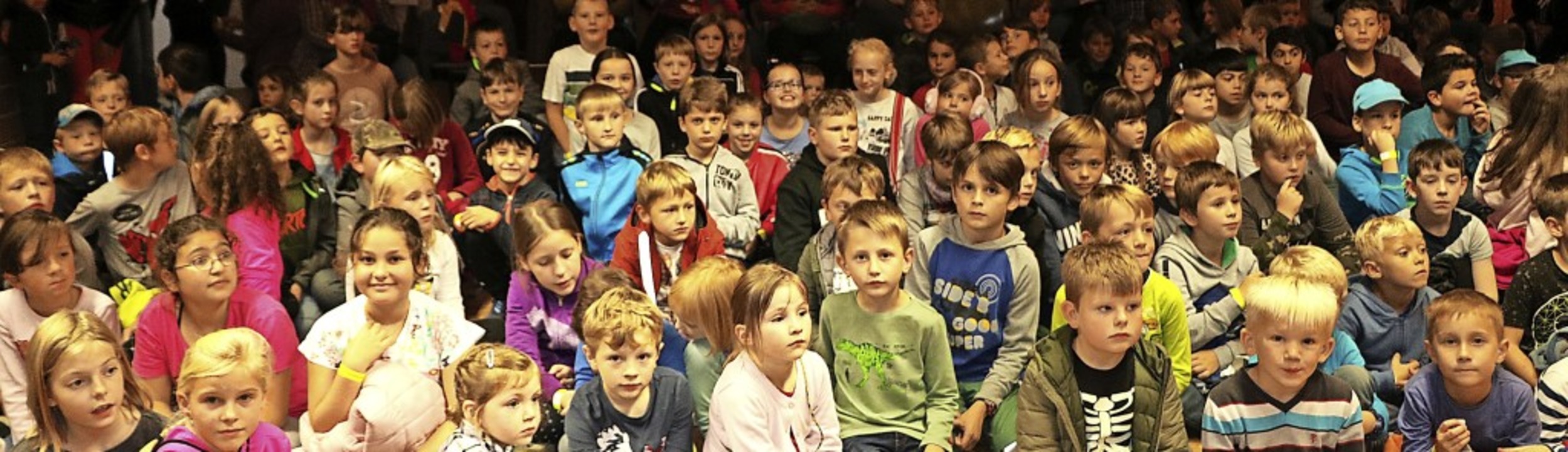 Begeistert lauschten etwa 150 Kinder d...anet mit Leben gefllt werden knnte.   | Foto: Martha Weishaar