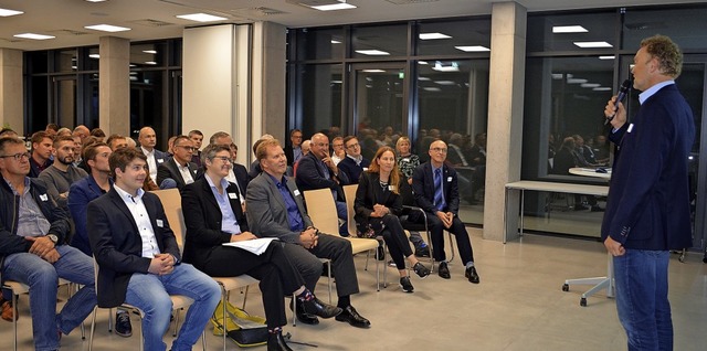 Unternehmertreff im Versammlungssaal d...Brgermeister Roland Tibi (von links)   | Foto: Nikolaus Bayer