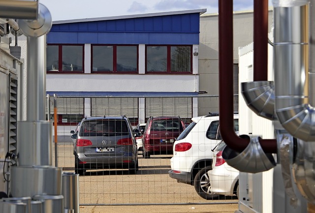 Noch stehen viele Fahrzeuge der Mitarb...ll den Standort Brunlingen aufgeben.   | Foto: Simon, Guy