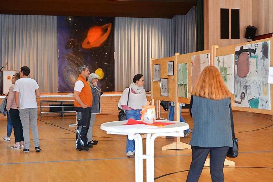 Von der Vielfalt der Motive und der hohen Qualität der Arbeiten ließen sich die Besucher der Gemäldeausstellung beeindrucken. (Foto: Christiane Sahli) Von der Vielfalt der Motive und der hohen Qualität der Arbeiten ließen sich die Besucher der Gemäldeausstellung beeindrucken. (Foto: Christiane Sahli)