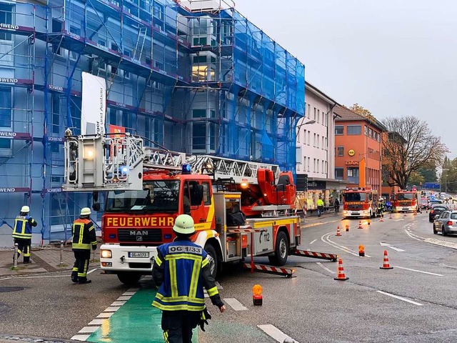 Feuerwehreinsatz an der Ecke Hauptstra...h ber die Lftungsanlage ausbreitete.  | Foto: Helmut Seller
