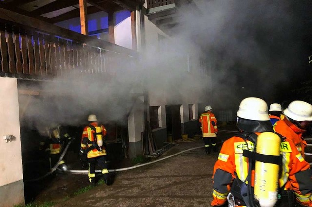 Ein Kellerbrand hielt die Feuerwehr Fr...nstag in Atem. Verletzt wurde niemand.  | Foto: Michael Hilber Feuerwehr Freiamt