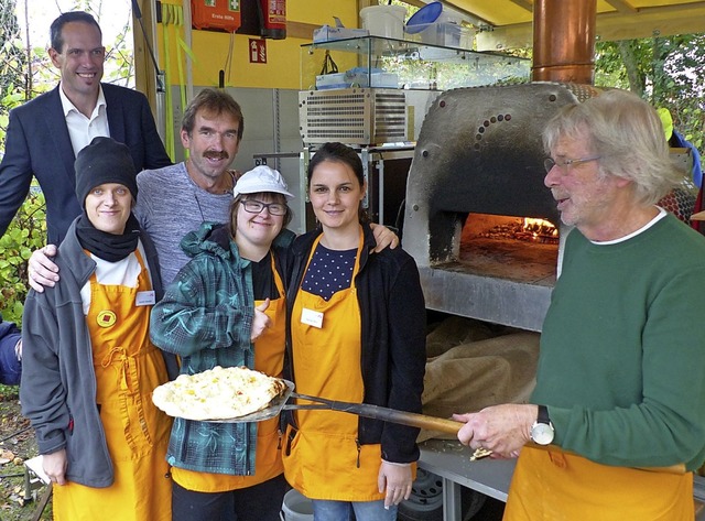 Der Flammkuchen-Foodtruck ist ein beso...er Caritas-Werksttte in Neuershausen.  | Foto: Claudia Bachmann-Goronzy