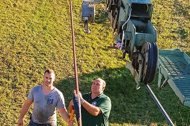 Rico Dannenberger und Peter Hle (von... Bgelmontiereinsatz am Samstag dabei.  | Foto: Wolfgang Adam