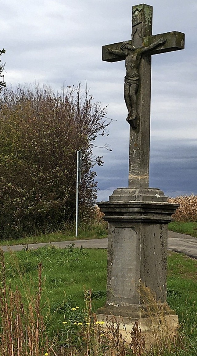 Gut  sichtbar:  Wegkreuz am Tunsler Kreisel  | Foto: Harald Sauerbeck