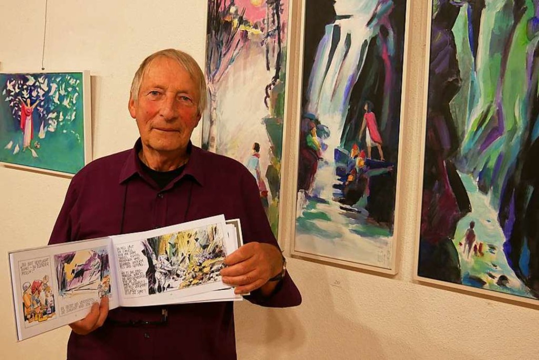 Willi Raiber mit seiner Bildererzählun...n Acrylgemälden im Wehrer Stadtmuseum   | Foto: Michael Gottstein