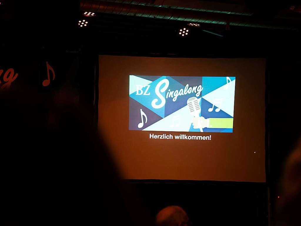 Volles Haus, beste Stimmung: Der BZ-Singalong, das groe Mitsing-Fest der Badischen Zeitung, mit Ccile Verny und Christian Gutfleisch.