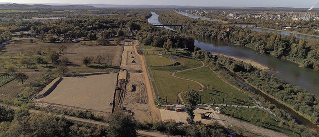 Die Bauarbeiten auf dem knftigen Land...ugelnde in Neuenburg schreiten voran.  | Foto: Pommerenke Medien