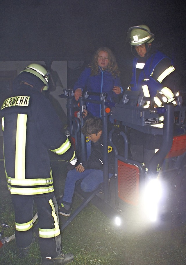 Die Menschenrettung stand im Vordergru...Grwihler Feuerwehren in Engelschwand.  | Foto: Werner Probst