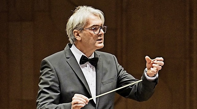 Dirigent Siegfried Rappenecker.   | Foto: RALF KILLIAN