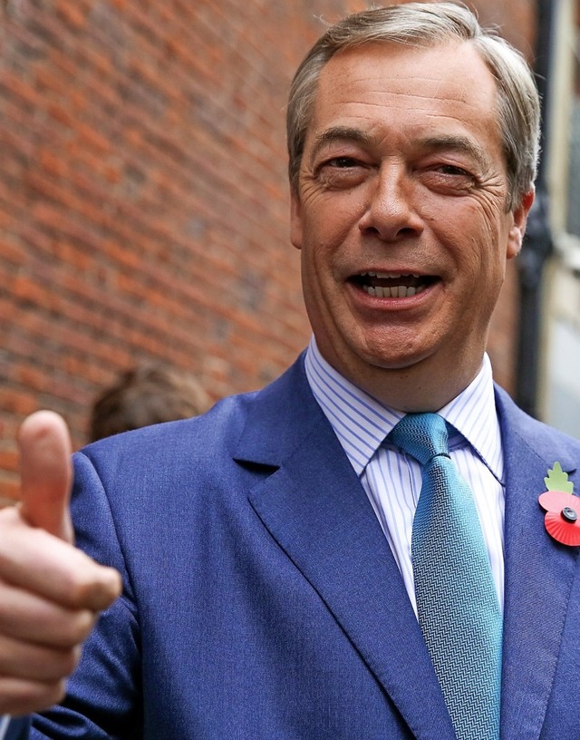 Nigel Farage, Chef der Brexit-Partei, ...handelten Brexit-Vertrag zu verwerfen.  | Foto: Steve Taylor (dpa)