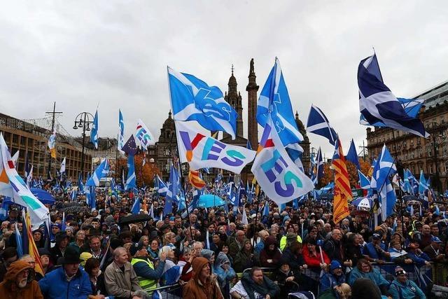 Tausende demonstrieren in Schottland für Unabhängigkeit