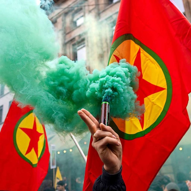 Die Kurdendemonstration am Samstag in Basel blieb friedlich.  | Foto: Georgios Kefalas (dpa)