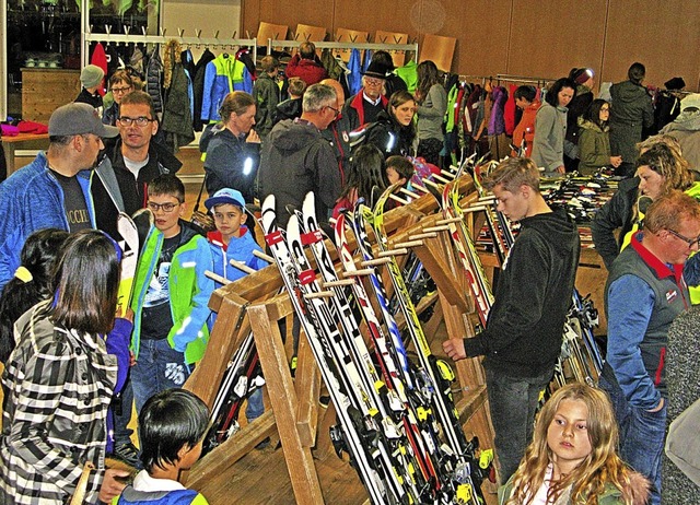 Gut besucht war auch in diesem Jahr wi...arkt der Ski-Zunft Bernau im Kurhaus.   | Foto: Ulrike Spiegelhalter