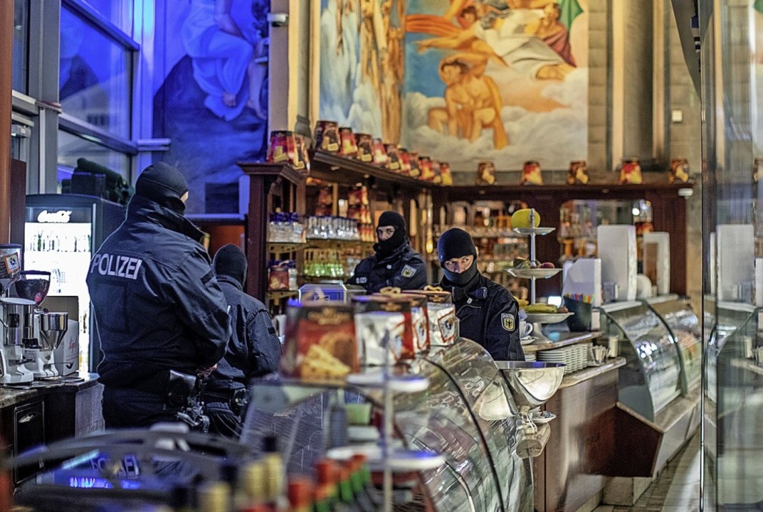 Bei einer Razzia gegen die Mafiaorgani... Eiscafé in der Duisburger Innenstadt.  | Foto: Christoph Reichwein