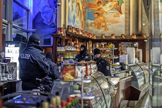 Bei einer Razzia gegen die Mafiaorgani... Eiscaf in der Duisburger Innenstadt.  | Foto: Christoph Reichwein