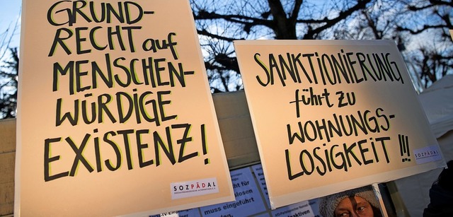 Protest gegen die Sanktionen vor dem B...bei der mndlichen Anhrung im Januar   | Foto: Sebastian Gollnow