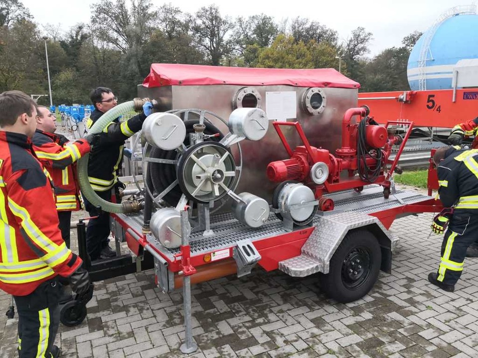 Die Forchheimer Feuerwehr war mit ausgeliehenem Spezialgerät im Einsatz.  | Foto: Feuerwehr Forchheim